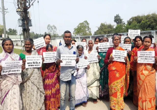 বাংলার বাড়িতে নাম ওঠেনি, বিবেকানন্দপল্লিতে বিক্ষোভ