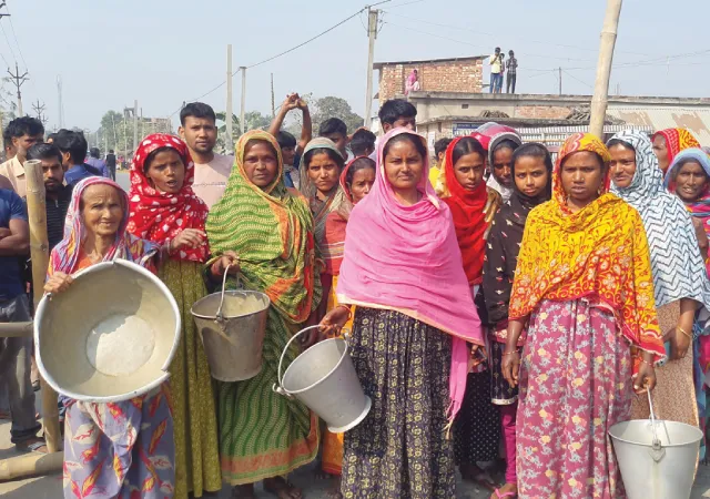 ২০ দিন জল সরবরাহ বন্ধ, দু&rsquo;ঘণ্টা রাজ্য সড়ক অবরোধ