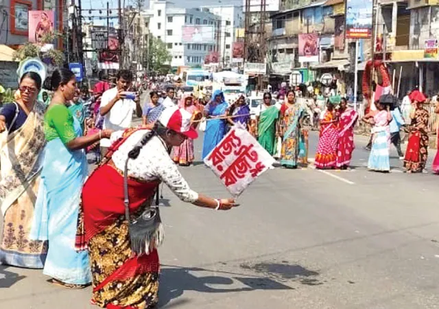 মজুরি বৃদ্ধি সহ বিভিন্ন দাবিতে বিক্ষোভ মিড ডে মিল কর্মীদের