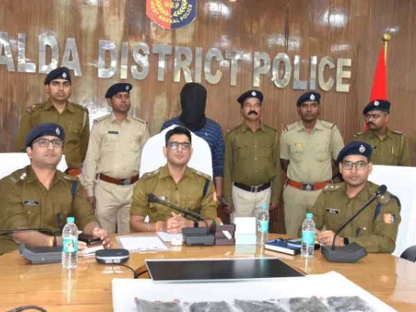 পাঁচটি বন্দুক সহ ধৃত যুবক, আন্তঃরাজ্য পাচার চক্রের খোঁজ