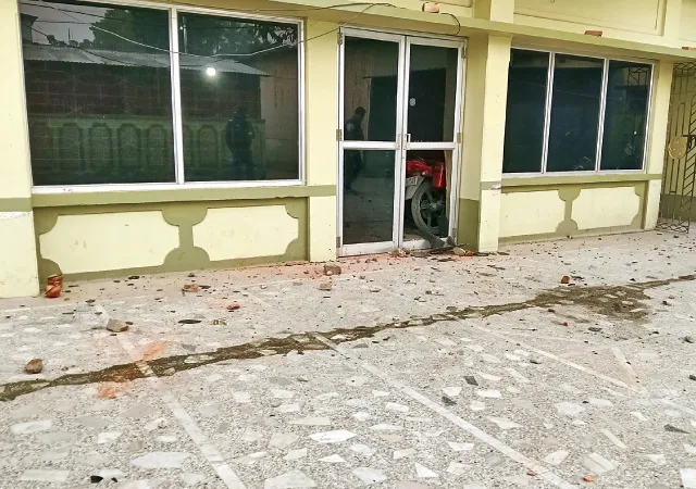 তৃণমূল প্রধানের বাড়িতে হামলা, ব্যাপক বোমাবাজি