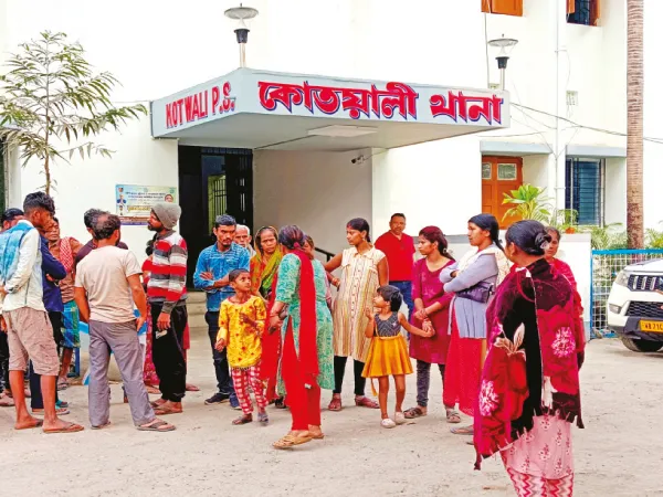 বিরিয়ানি দোকানে কর্মীর ঝুলন্ত দেহ, মৃত্যুর কারণ ঘিরে ধোঁয়াশা