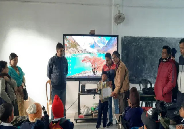 স্মার্ট ক্লাসের টানে সরকারি প্রাথমিকে বাড়ছে ছাত্র