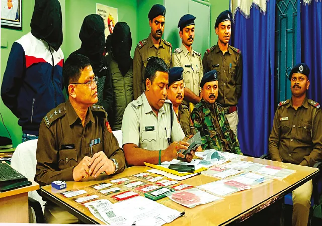 জলপাইগুড়িতে সিমকার্ড জালিয়াতি কাণ্ডে ধৃত তিন