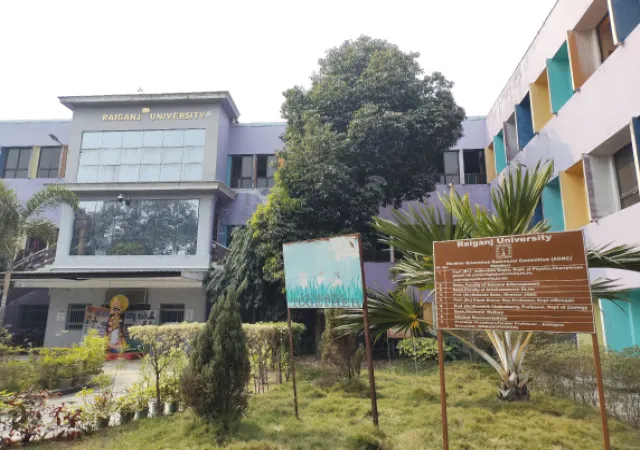 প্রয়োজনের তুলনায় কম রয়েছেন অধ্যাপক, পড়াশোনা-গবেষণায় সমস্যা বিশ্ববিদ্যালয়ে