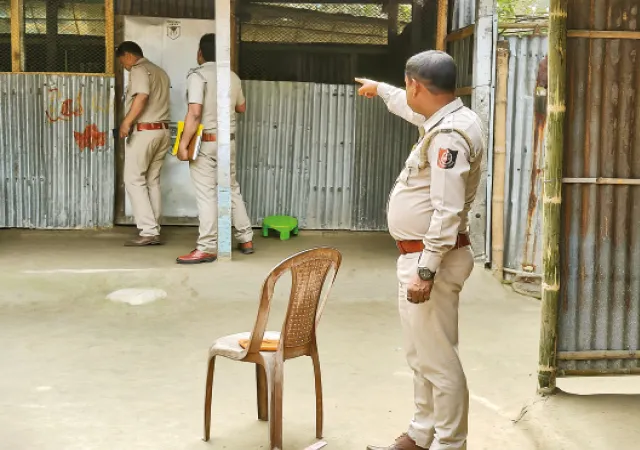 দাদাকে আগে চা দিতেই মায়ের গলায় কাটারির কোপ, চাঞ্চল্য
