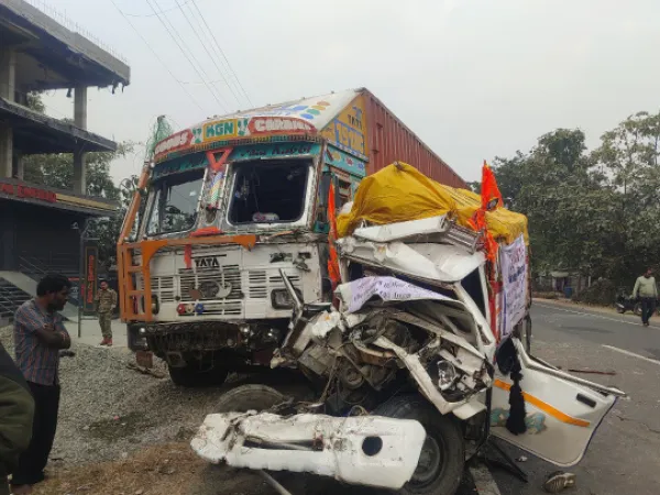 কুম্ভে যাওয়ার পথে দুর্ঘটনা, মৃত ১, জখম ১২