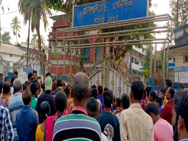 বকেয়া শোধে সম্পত্তি বিক্রি পুরসভার! শুধু প্রভিডেন্ট ফান্ডেই বাকি রয়েছে চার কোটি টাকা