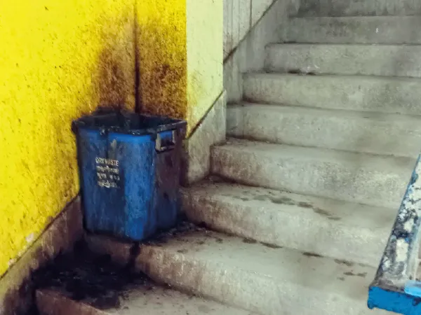 পুরভবনের ভিতরেই পান-গুটখার পিক, ফেলা হচ্ছে থুতু!