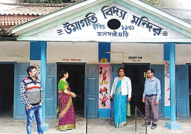 কখনও গায়েব বেঞ্চ-ফ্যান, কখনও বইপত্র, বাসন চোরের দাপটে পড়াশোনা লাটে ওঠার জোগাড় স্কুলে