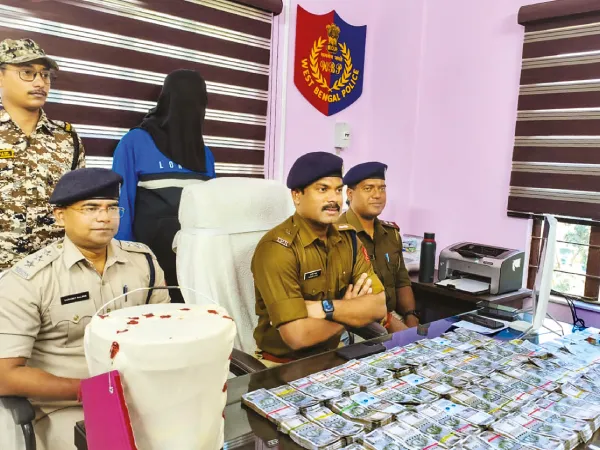মাথাভাঙার ধলোগুড়িতে ১০ কেজি আফিম উদ্ধার, ধৃত এক, বাড়িতে মিলল নগদ সাড়ে ৩৩ লক্ষ