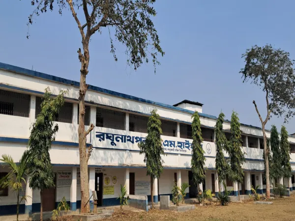 পড়ুয়ারা ব্যস্ত কাজে, স্কুলে হাজিরা মাত্র ১০ শতাংশের, বাড়িতে গিয়ে অবাক রঘুনাথপুর স্কুলের শিক্ষকরা