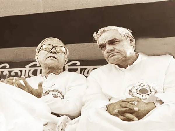 মমতার প্রতিপক্ষ বলেই ফ্যাসিস্ট নয় বিজেপি!
তন্ময় মল্লিক
