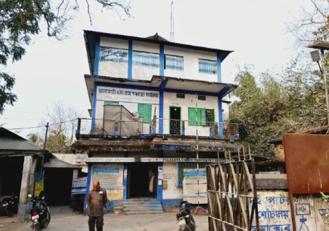 টাকা নিয়ে বার্থ সার্টিফিকেট প্রদান&nbsp;প্রাক্তন অঞ্চল সহায়কের বিরুদ্ধে অভিযোগ