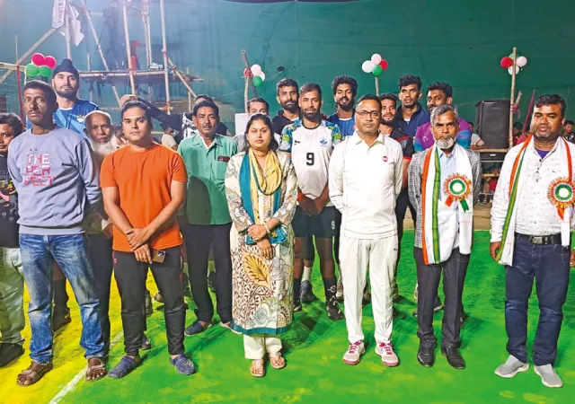 মহদিপুর স্পোর্টিং ক্লাব ও লাইব্রেরির ভলিবল টুর্নামেন্টে হাজির সকলেই