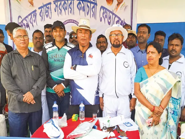 সমন্বয় বাড়াতে ব্যাট, বল হাতে মাঠে সরকারি কর্মীরা
&nbsp;