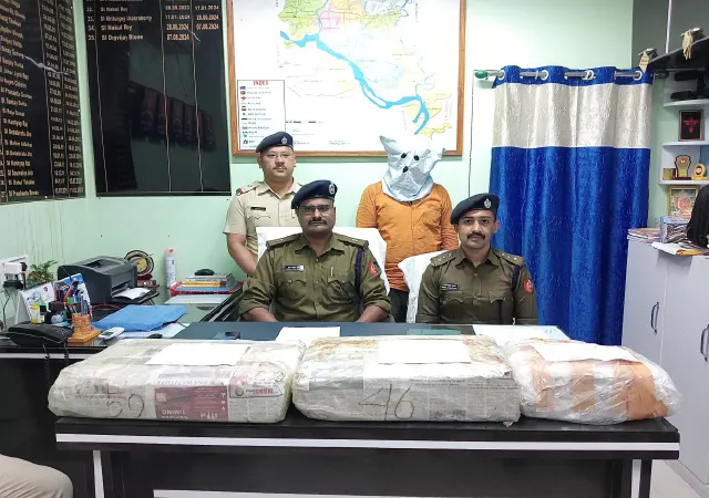 তুফানগঞ্জে একরাতে উদ্ধার হেরোইন ও গাঁজা, গ্রেপ্তার ৩