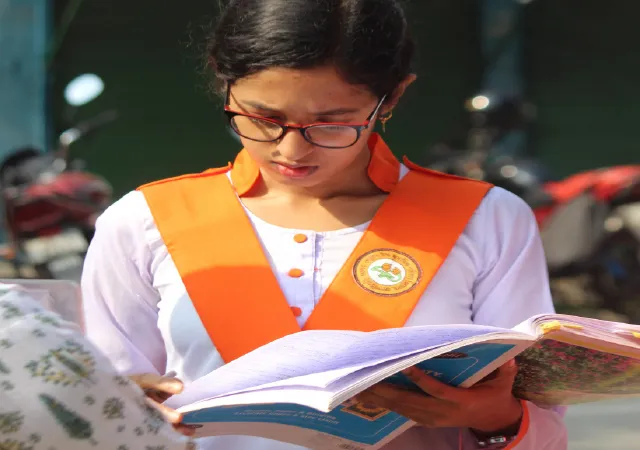 পুরনো অ্যাডমিট কার্ডে পরীক্ষা দেওয়ার চেষ্টা