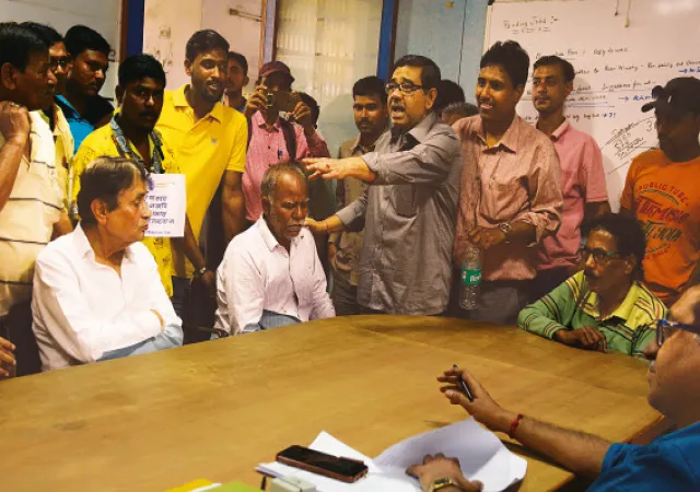 বকেয়া বেতন সহ একাধিক দাবিতে&nbsp;আরতি কটন মিলে শ্রমিক বিক্ষোভ