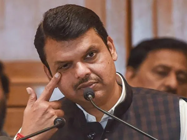 সরপঞ্চ খুনে মহারাষ্ট্রের মন্ত্রীর ইস্তফা, সরকারের অপসারণ চায় বিরোধীরা