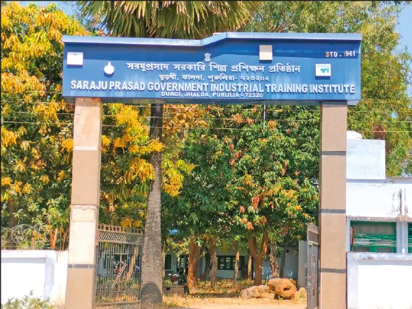 উপস্থিতি কম থাকায় পরীক্ষায় বসতে বাধা, হাইকোর্টে ঝালদা আইটিআই&rsquo;র পড়ুয়ারা