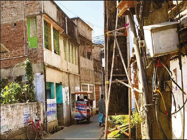 নবদ্বীপের বেশ কিছু জায়গায় রাস্তায় ছড়িয়ে&nbsp;বিদ্যুতের তার, বিপদের আশঙ্কায় বাসিন্দারা