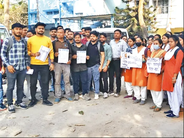বারবার দাবি জানালেও স্থায়ীকরণ হচ্ছে না উত্তর দিনাজপুরের চুক্তিভিত্তিক সিএইচওদের