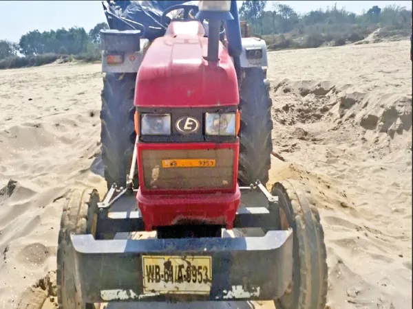 বালি পাচার রুখতে ছদ্মবেশে অভিযান