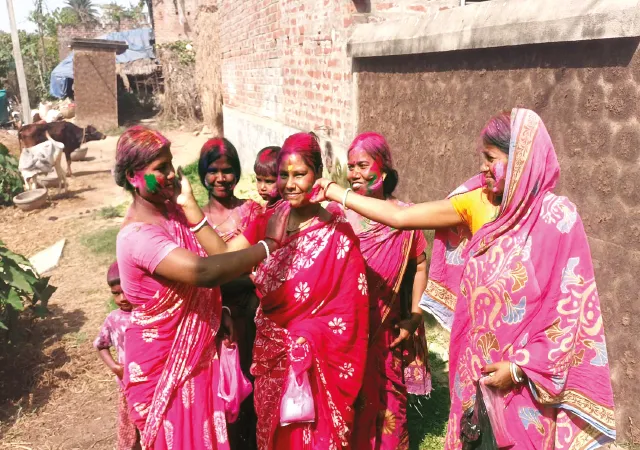 দেবীর আর্বিভাবে নিপাত কলেরা, দুলালি মাকে গ্রাম ঘুরিয়ে ফাগ উৎসব সাগিরায়