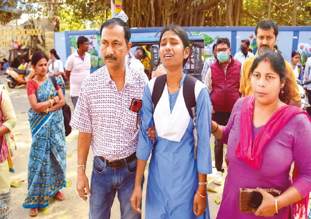 বোলপুরে উচ্চ মাধ্যমিক চলাকালীন বাবার মৃত্যু মনের জোরে পরীক্ষা দিলেন ছাত্রী