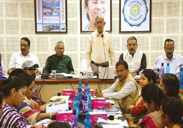 শহরের উন্নয়ন নিয়ে তরজা বোর্ড মিটিংয়ে, ওয়াকআউট বামেদের