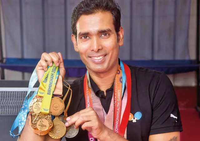 অবসর নিলেন শরৎ কমল